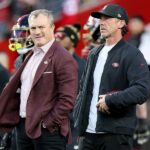 GM 49ers John Lynch (vľavo) odhalil, že tím najal nezávislého vedca