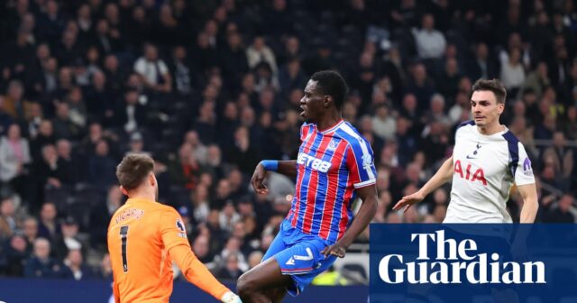 Sarr potopil 10-členné Spurs, pretože Crystal Palace sa rútil implodujúcim klubom bližšie k zostupu | Premier League
