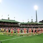 Komunita AFL sa zišla, aby si pripomenula tých, ktorí tragicky prišli o život pri útoku na Bondi Beach