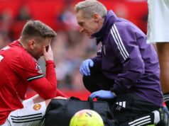 Šéf Manchesteru United Michael Carrick poskytuje aktuálne informácie o dvoch hráčoch pre súboj s Newcastlom po obavách zo zranenia Obranca Manchestru United Luke Shaw podstupuje lekárske ošetrenie