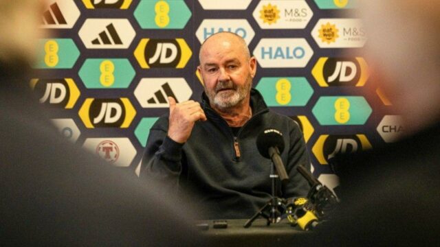 Šéf Škótska Clarke „nedostal ponuku zmluvy“
