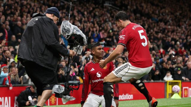 Casemiro a Harry Maguire v akcii za Manchester United