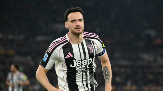 Serie A 2025-26: Juventus remizoval 3-3 proti Rímu; AC Miláno porazilo Cremonense
