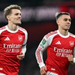 Mikel Arteta naznačil, že aspoň jeden z Leandra Trossarda alebo Martina Odegaarda by sa mohol vrátiť do Arsenalu proti Evertonu