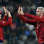 Anglicko bolo odmenené za konzistentnosť výberu pod vedením kapitána Harryho Brooka (vľavo), vďaka čomu Will Jacks prerástol do svojej úlohy v tíme T20.