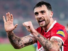 Šikovná prestupová klauzula Tottenhamu Troy Parrott sa mala vyplatiť, pretože sa očakával presun 25 miliónov libier Troy Parrott oslavuje