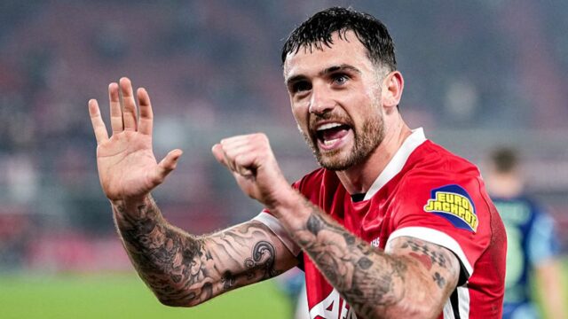 Troy Parrott oslavuje