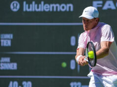 Sinner chváli Tiena potom, čo ho vybehol z kurtu na BNP Paribas Open Jannik Sinner zasiahol Learner Tien počas ich štvrťfinálového zápasu na turnaji BNP Paribas Open v Indian Wells, Kalifornia, štvrtok 12. marca 2026.