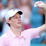 Sinner pokračuje v pozoruhodnej jazde, keď prechádza do semifinále