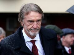 Sir Jim Ratcliffe má už len dva roky na to, aby splnil sľub z Man Utd s viac ako 300 miliónmi libier Sir Jim Ratcliffe sa pozerá