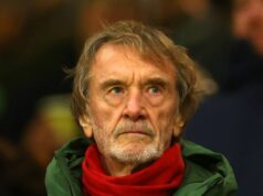 Sir Jim Ratcliffe získal neočakávaných 100 miliónov libier, pretože INEOS „nájsť nového hlavného sponzora“ Sir Jim Ratcliffe Man Utd