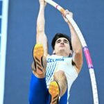 Skokan o žrdi David Holy (na obrázku) udrel sedembojára Joseho Fernanda Ferreiru, keď jeho neúspešný pokus zasiahol Brazílčana do tváre tyčou.