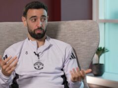 Skutočný pohľad Bruna Fernandesa na Michaela Carricka pri odstraňovaní mužských smerníc Utd|Futbal|Športová aktivita Skutočný pohľad Bruna Fernandesa na Michaela Carricka pri odstraňovaní mužských smerníc Utd|Futbal|Športová aktivita