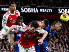 Skvelá debata o rohu: Prečo sú nezmysly v pokutovom území nezákonné, ako slabí rozhodcovia dovolili, aby dominoval chaos v štandardke – a čo to všetko znamená pre majstrovstvá sveta: IAN LADYMAN Sledovať, ako hráči blokujú, ťahajú a držia sa v rohoch, sa stáva čoraz menej pútavou podívanou