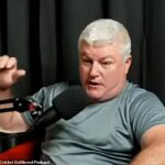 Stuart MacGill (na obrázku) bol zapojený do kontroverzie po negatívnych komentároch Andrewovi Menczelovi