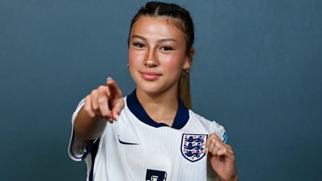 Sledujte tlačové konferencie Wiegmana ako 17-ročného Parkinsona menovaného v anglickom Sledujte tlačové konferencie Wiegmana ako 17-ročného Parkinsona menovaného v anglickom tíme