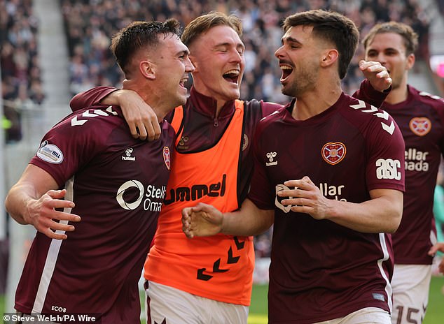 Slová Steva Clarka o tom, že Hearts sú lepšie ako Oisin McEntee oslavuje po strelení gólu víťaza Hearts proti Dundee