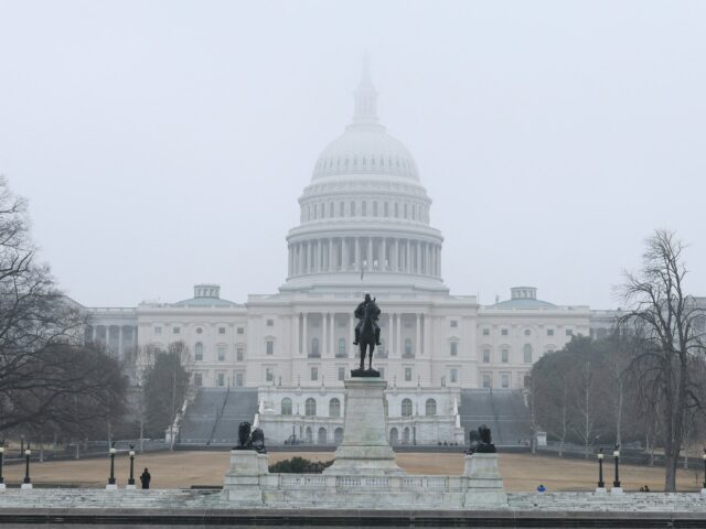 Snemovňa reprezentantov USA tesne odmieta rezolúciu o ukončení Trumpovej vojny v Iráne | Správy
