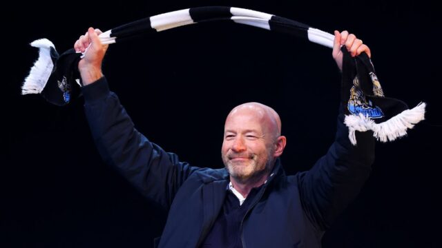 Peter Crouch sa 13. marca 2025 v Londýne v Anglicku zúčastňuje 3. dňa „Štvrtok svätého Patrika“ festivalu v Cheltenhame na dostihovej dráhe v Cheltenhame. 