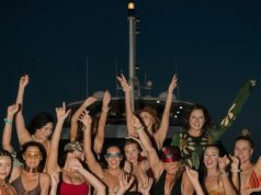 Snúbenica Daka Prescotta zdieľala záhadný príspevok na Instagrame len niekoľko dní pred odvolaním svadby so superhviezdou NFL Sarah Jane Ramos (vpredu a v strede, v červenej farbe) „odvolala“ svoju svadbu s Dakom Prescottom