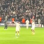 Zdá sa, že kapitán Chelsea Reece James po záverečnom hvizde naliehal na Filipa Jorgensena, aby zamieril na hosťujúcu stranu a uznal cestujúcich priaznivcov.