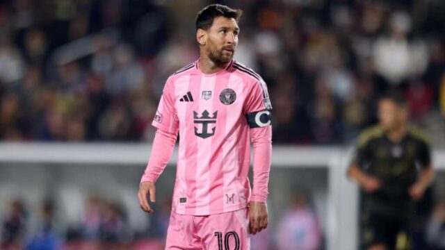 Spevák J. Cole rozhoduje o statuse KOZY Lionela Messiho
