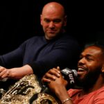 Jon Jones (vpravo) s prezidentom UFC Dana White v roku 2016 (Getty)