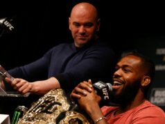 Spor medzi Jonom Jonesom a Danou Whiteovou eskaluje s Tomom Aspinallom pri prekvapivej obrane súpera Jon Jones (vpravo) s prezidentom UFC Dana White v roku 2016 (Getty)