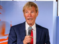 Športový agent Leigh Steinberg navrhuje riešenie lístkov NFL pre rodiny Športový agent Leigh Steinberg navrhuje riešenie lístkov NFL pre rodiny