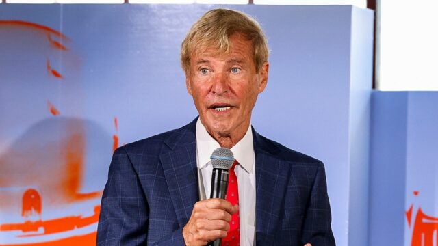 Športový agent Leigh Steinberg navrhuje riešenie lístkov NFL pre rodiny
