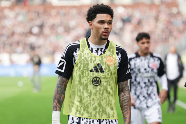 Správa: Liverpool sa pustil do boja s Arsenalom v boji o získanie 22-ročného obrancu
