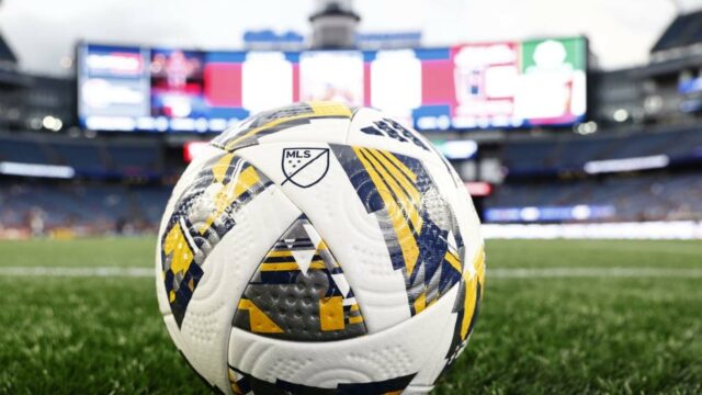 Správa: Revs získava F Marcosa Zambrana na pôžičku od RSL Správa: Revs získava F Marcosa Zambrana na pôžičku od RSL