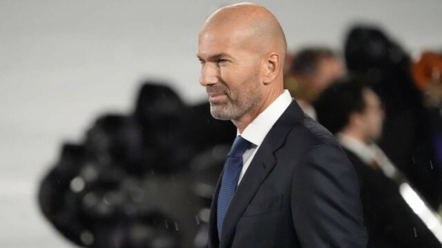 Správa: Zinedine Zidane sa toto leto ujme trénera Francúzska

