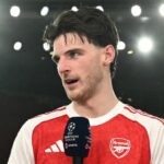 Declan Rice z Arsenalu poskytol rozhovor Laura Woods, Karen Carney a Martin Keown po zápase 2. kola osemfinále Ligy majstrov UEFA 2025/26 medzi Arsenal FC a Bayer 04 Leverkusen na Arsenal Stadium 17. marca 2026 v Londýne v Anglicku.