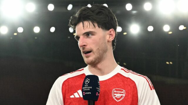 Declan Rice z Arsenalu poskytol rozhovor Laura Woods, Karen Carney a Martin Keown po zápase 2. kola osemfinále Ligy majstrov UEFA 2025/26 medzi Arsenal FC a Bayer 04 Leverkusen na Arsenal Stadium 17. marca 2026 v Londýne v Anglicku. 