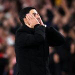 Manažér Arsenalu Mikel Arteta počas zápasu Premier League medzi Fulhamom a Arsenalom v Craven Cottage 18. októbra 2025 v Londýne v Anglicku.