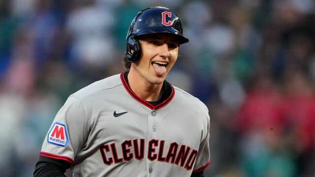 Správy MLB: Chase DeLauter z Guardians má za sebou historický Správy MLB: Chase DeLauter z Guardians má za sebou historický debut v základnej časti