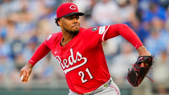 Správy MLB: Hunter Greene z Reds rieši problémy s lakťami

