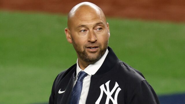 Správy MLB: Veľký Yankees Derek Jeter získal trofeje za účasť
