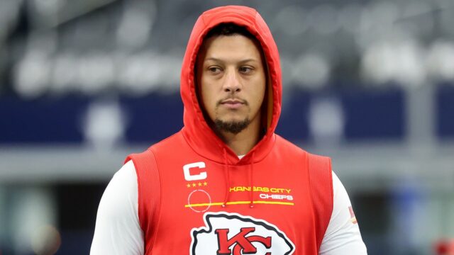 Správy NFL: Patrick Mahomes si všimol hádzanie futbalu 3 mesiace po roztrhnutí ACL
