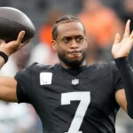 Správy NFL: Raiders údajne prepustia Gena Smitha po 1 sezóne