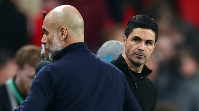 Tréner Arsenalu Mikel Arteta a šéf Manchestru City Pep Guardiola