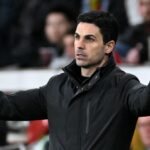 Španielsky manažér Arsenalu Mikel Arteta reaguje počas prvého zápasu Ligy majstrov UEFA, posledných 16, futbalového zápasu Bayer 04 Leverkusen vs Arsenal v Leverkusene v západnom Nemecku 11. marca 2026.