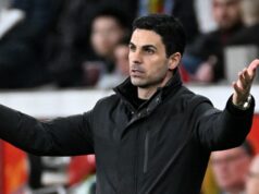 Správy z Arsenalu: Arteta kritizoval za „sklamanie“ zaobchádzania, pretože hviezdne adresy opúšťajú klebety Španielsky manažér Arsenalu Mikel Arteta reaguje počas prvého zápasu Ligy majstrov UEFA, posledných 16, futbalového zápasu Bayer 04 Leverkusen vs Arsenal v Leverkusene v západnom Nemecku 11. marca 2026.