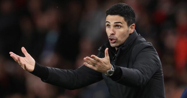 Mikel Arteta manažér / hlavný tréner Arsenalu reaguje počas zápasu Premier League medzi Arsenalom a Chelsea na Emirates Stadium 1. marca 2026 v Londýne v Anglicku. 