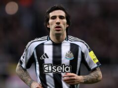 Správy z Arsenalu: Kanonieri prijímajú rozhodnutie o prestupe Sandra Tonaliho ako cieľ výhodnej akcie NEWCASTLE UPON TYNE, ANGLICKO - 10. marca: Sandro Tonali z Newcastle United počas zápasu 16. kola Ligy majstrov UEFA 2025/26 medzi Newcastle United FC a FC Barcelona v St James' Park 10. marca 2026 v Newcastle upon Tyne v Anglicku. (Foto: George Wood/Getty Images)