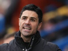 Správy z Arsenalu: Mikel Arteta dostal verdikt odvolania po prijatí prestupu – „mohli by sme ho stratiť“ Španielsky manažér Arsenalu Mikel Arteta gestikuluje na čiare počas futbalového zápasu piateho kola anglického FA Cupu medzi Mansfield Town a Arsenalom na štadióne One Call, Field Mill v Mansfielde, stredné Anglicko, 7. marca 2026. (Foto: Jon Super / AFP cez Getty Images) / VYHRADENÉ NA REDAKČNÉ POUŽITIE. Nepoužívať s nepovolenými audio, video, dátami, súpiskami zápasov, klubovými/ligovými logami alebo „živými“ službami. Online použitie v zápase je obmedzené na 120 obrázkov. Ďalších 40 obrázkov môže byť použitých v predĺžení. Žiadna emulácia videa. Používanie sociálnych médií počas zápasu je obmedzené na 120 obrázkov. Ďalších 40 obrázkov môže byť použitých v predĺžení. Nepoužíva sa v stávkových publikáciách, hrách alebo publikáciách pre jednotlivé kluby/ligy/hráčov. /