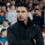 Mikel Arteta počas zápasu Arsenal vs Bayer Leverkusen