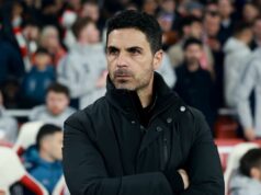 Správy z Arsenalu: Mikel Arteta mal v predvečer finále Carabao Cupu dve veľké bolesti hlavy Mikel Arteta počas zápasu Arsenal vs Bayer Leverkusen