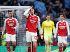 Správy z Arsenalu: Znepokojujúce znamenie identifikované ako hviezda Gunners odišla s pocitom mrzutosti Kai Havertz z Arsenalu vyzerá skľúčene po tom, čo Nico O'Reilly z Manchestru City (bez obrázku) strelil prvý gól svojho tímu počas finálového zápasu Carabao Cupu medzi Arsenalom a Manchestrom City na štadióne Wembley 22. marca 2026 v Londýne v Anglicku.